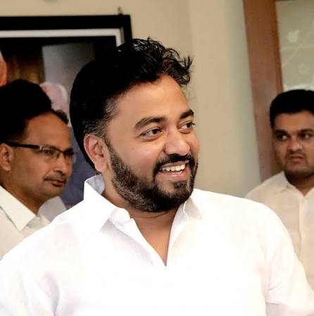 Rahul Awade in conversation at a public engagement in Ichalkaranji.