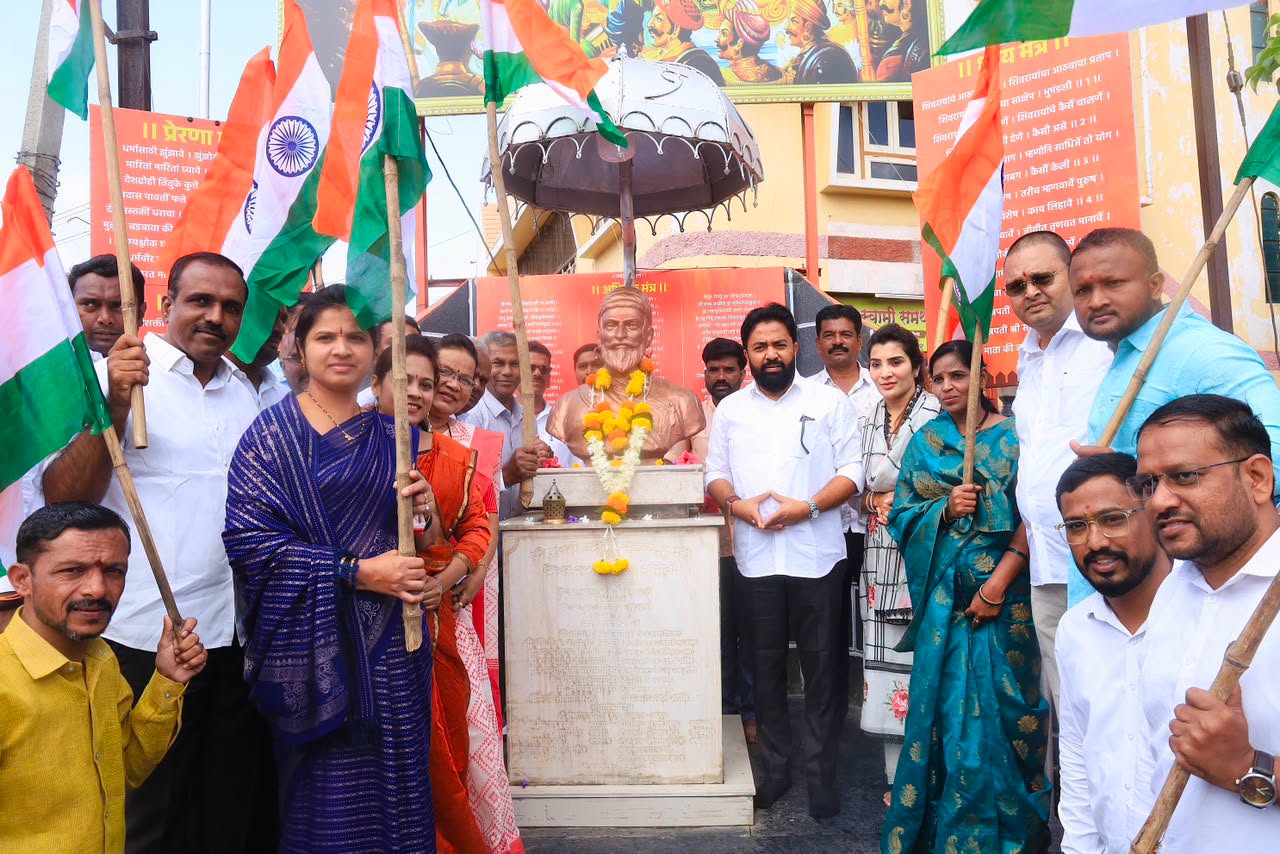 Rahul Awade with residents at a memorial to Chhatrapati Shivaji Maharaj in Ichalkaranji during a public commemoration.