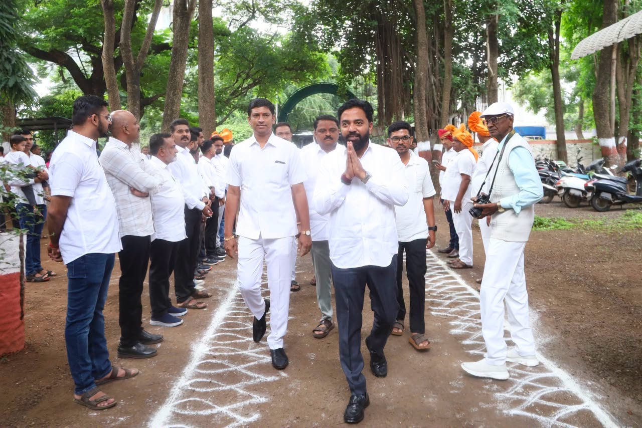Rahul Awade arriving with folded hands at a public programme in the Ichalkaranji constituency, greeted by residents and party workers.